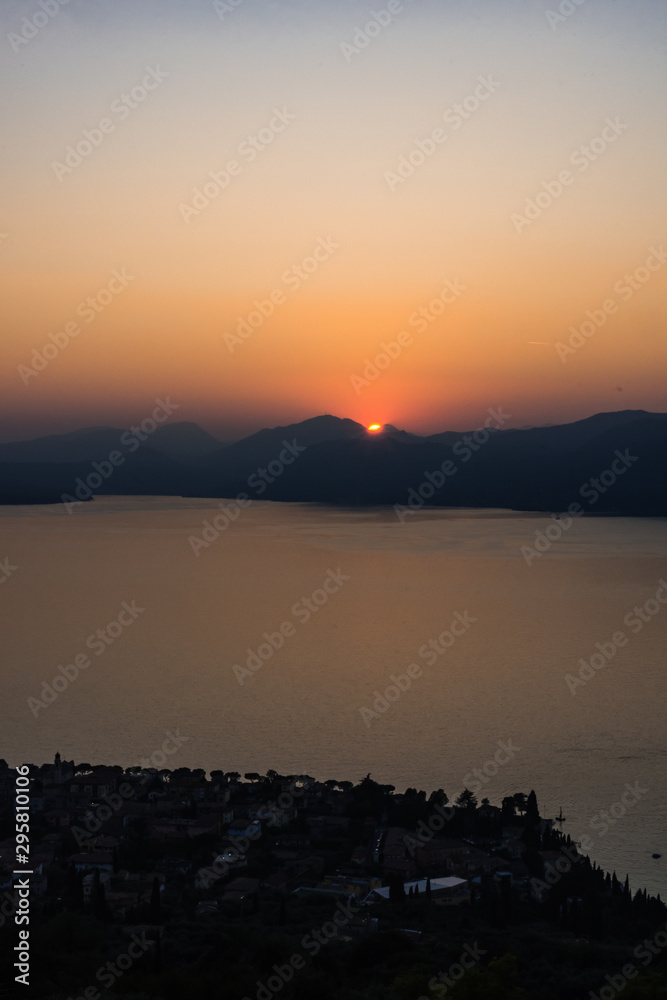 Fototapeta premium Sonnenuntergang am Gardasee in Italien