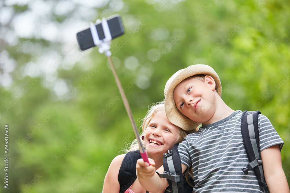 Obraz premium Two kids as friends take a selfie