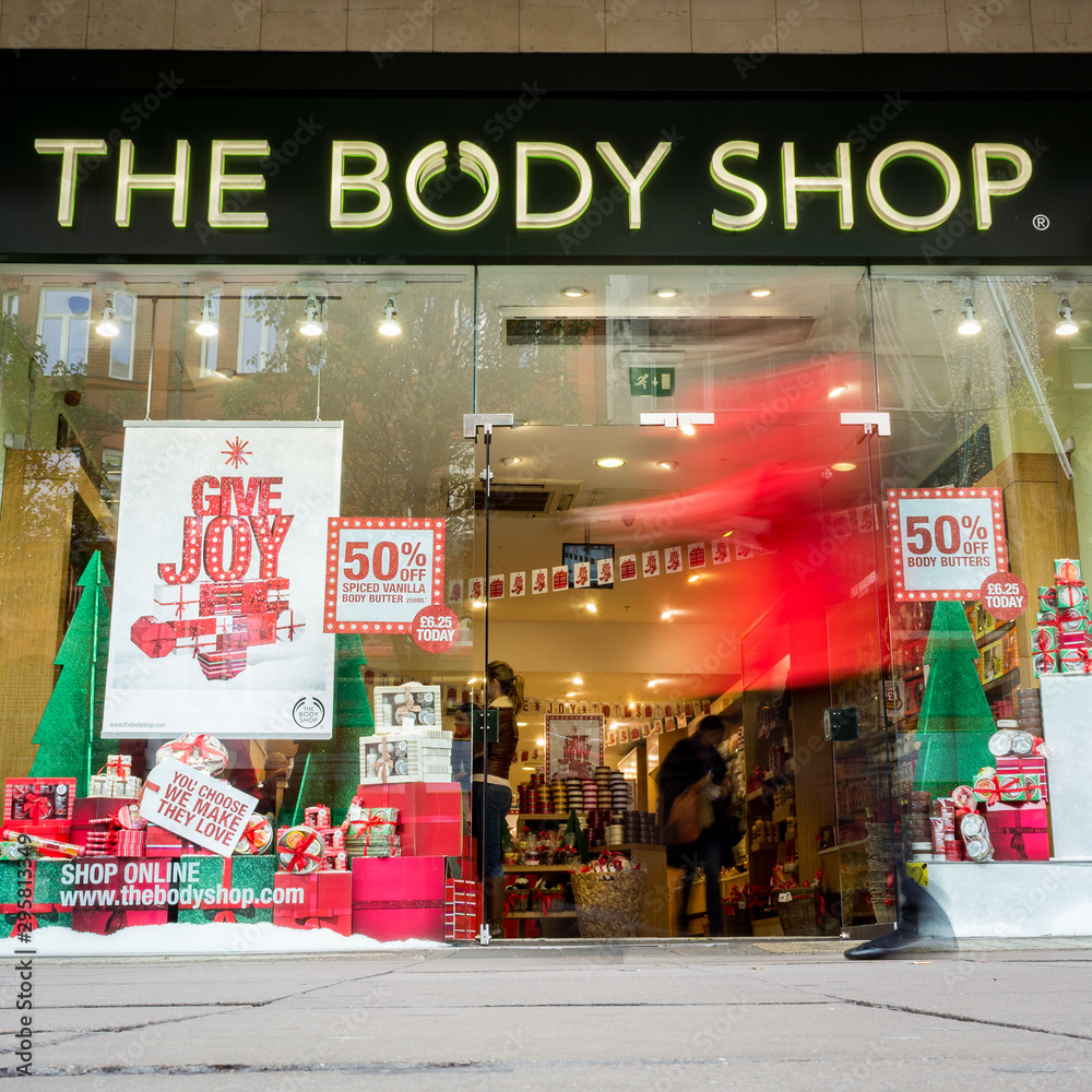 The Body Shop, Oxford Street, London. Blurred shoppers walking past the shop  front to the Body Shop store, a cosmetic retailer, in Central London. Stock  Photo | Adobe Stock