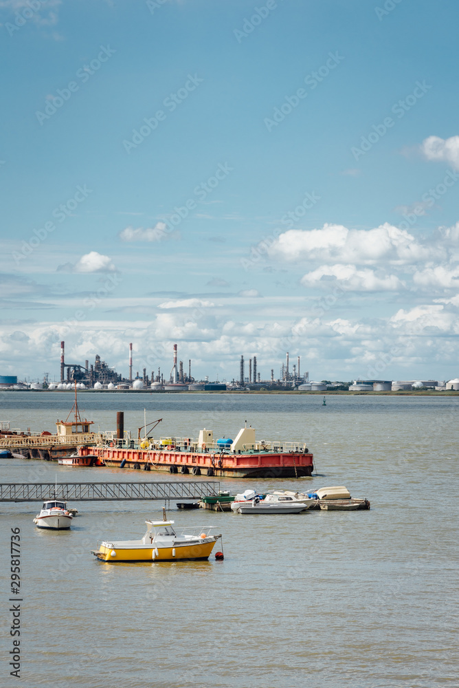 bateaux au port industriel