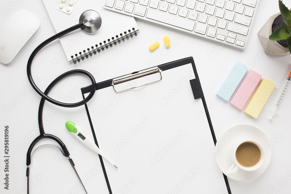 Overhead view of medical desk with coffee cup and adhesive notes on table - obrazy, fototapety, plakaty 
