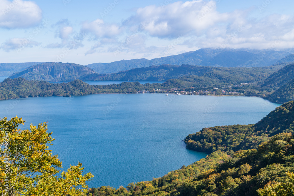 Obraz premium Towada Hachimantai National Park in early autumn