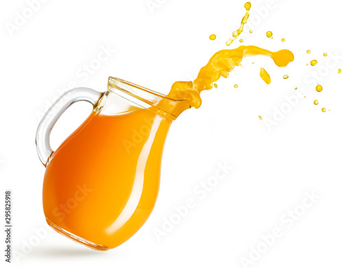 Foto flying pitcher spilling orange juice isolated on white