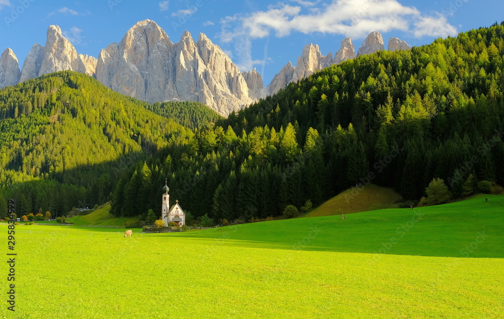 Villnösstal mit Geislerspitzen, Südtirol