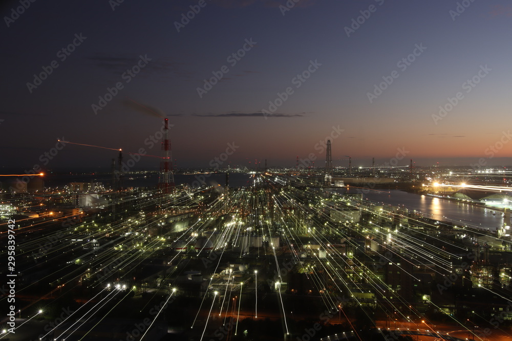 Fototapeta premium 工場夜景の生み出す光の軌跡(四日市コンビナート、うみてらす14)