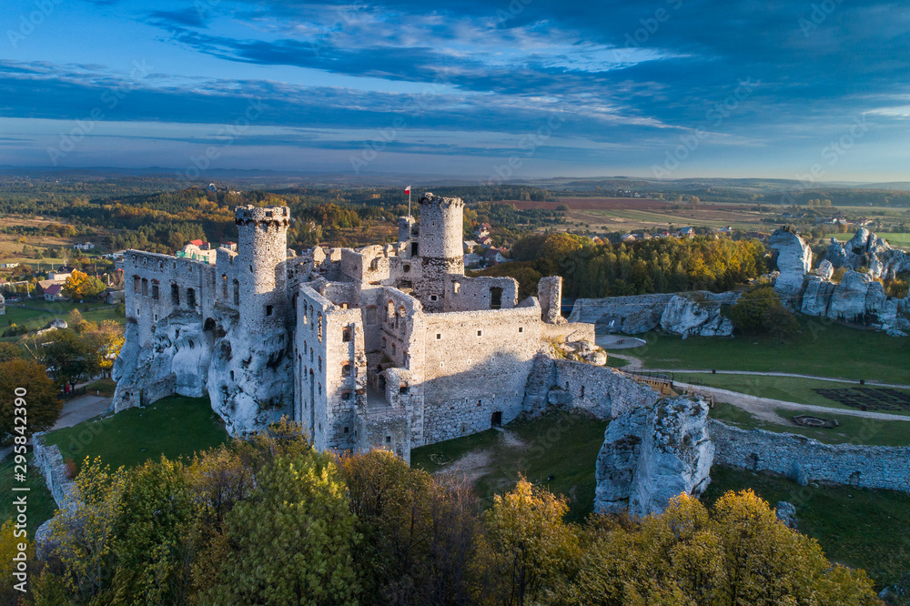 Ruiny zamku w Ogrodzieńcu - obrazy, fototapety, plakaty 