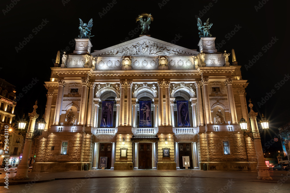 Lviv National Academic Opera and Ballet Theatre named after Solomiya Krushelnytska Львівський національний академічний театр опери та балету імені Соломії Крушельницької театр опери і балету у Львові