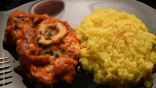 Ossobuco con risotto alla milanese ft8103_0358