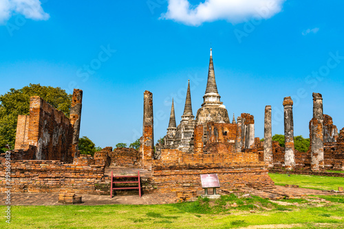 Bild auf Leinwand Temple area in Wat Phra Si Sanphet at Ayutthaya Historical Park