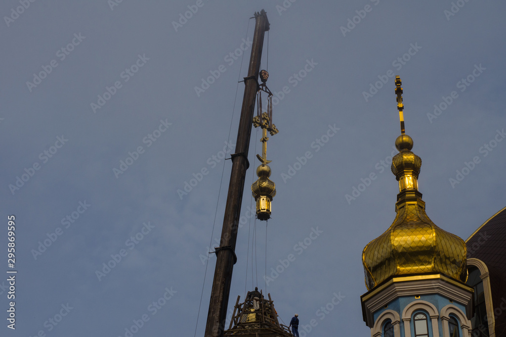 installation of a dome on an Orthodox church