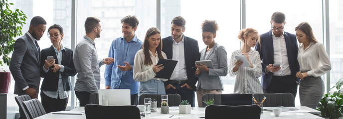 Young business colleagues talking at break, panorama