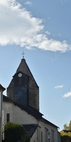 Clocher de l'église du village de Lescar dans les Pyrénées Atlantique