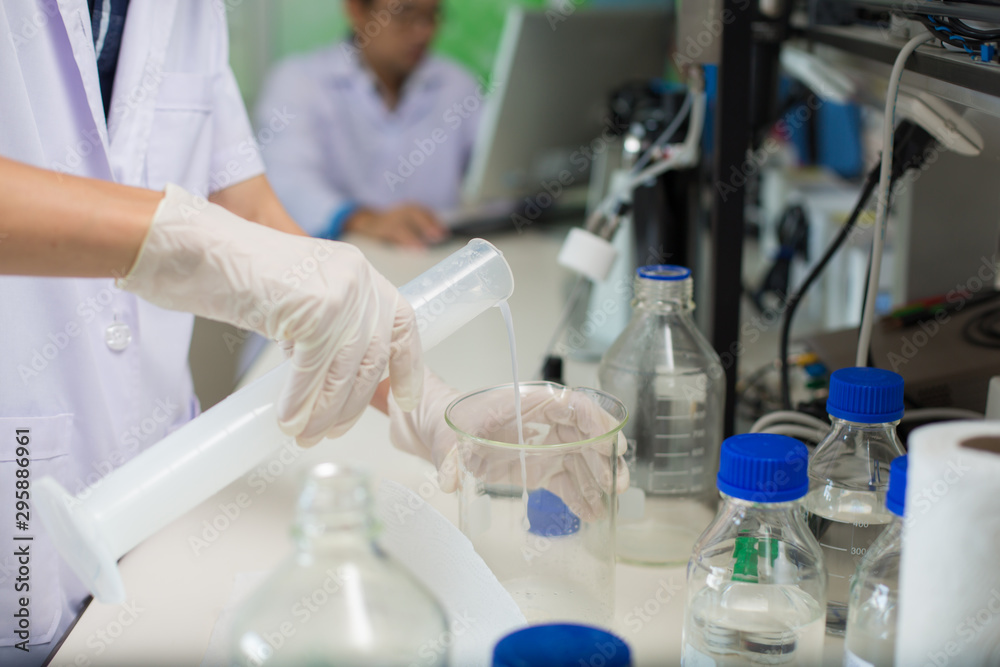 Researchers or students have conducted research in the laboratory. Researchers or students have conducted research in the laboratory.