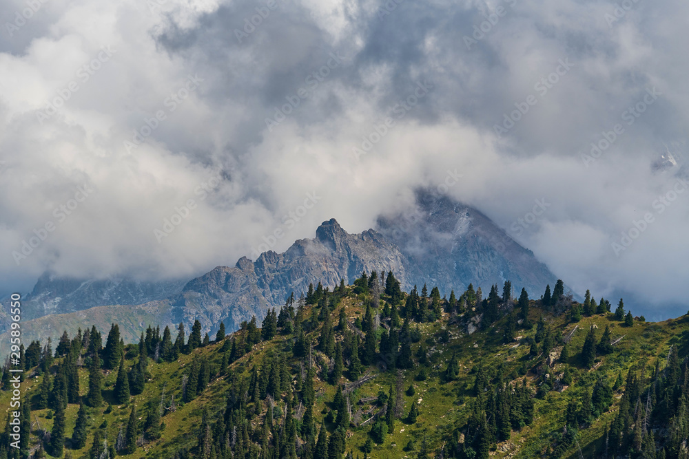 Obraz premium Mountain landscape with snow peaks