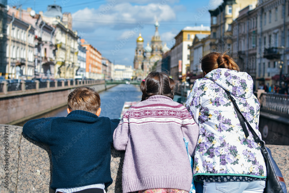 Obraz premium Tourist family walk and see the sights in famous place in Saint Peterburg, Russia