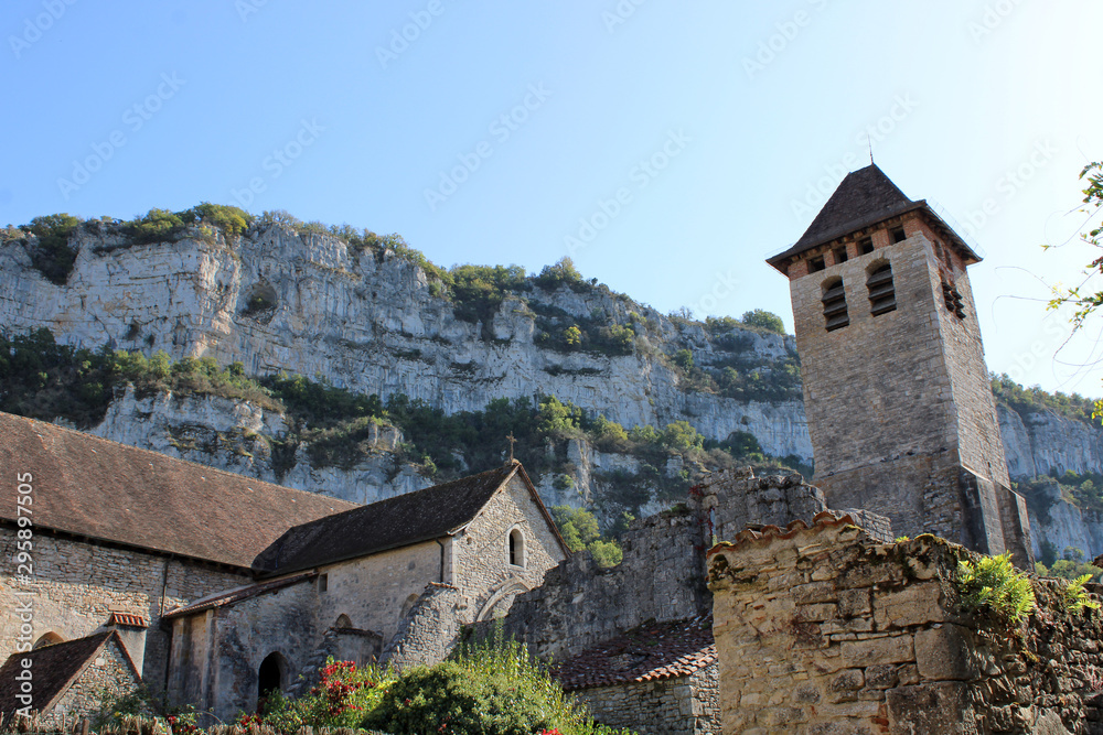 Village médiéval en en France, Abbaye Saint-Pierre de Marcilhac-sur-Célé 