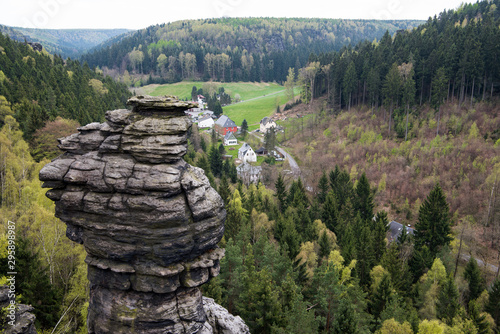 Foto Beliebtes klettergebiet - Aussicht über die Herkulessäulen im Bielatal Richtung