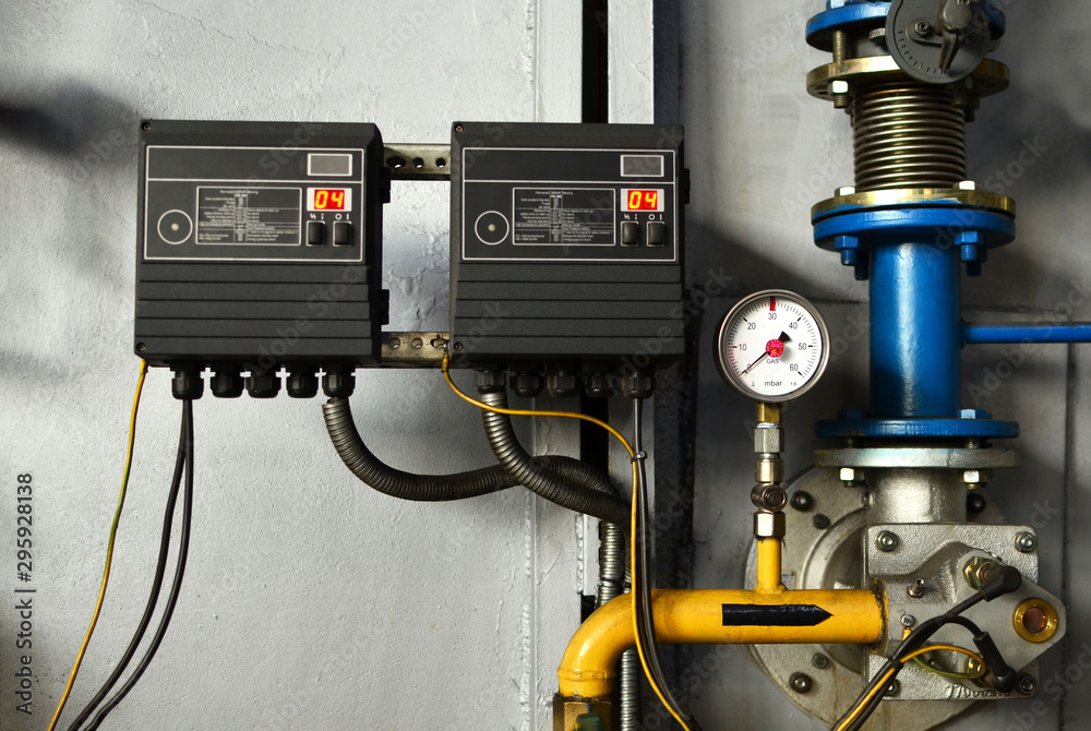 Foto de Automatic industrial burner control unit. Round mechanical