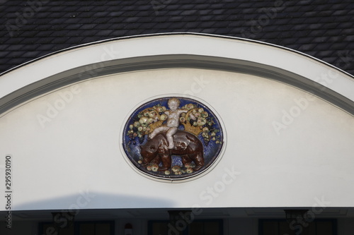 Majolikarelief 'Putto auf Bären' Marktamt am Nachmarkt in Wien Österreich photo