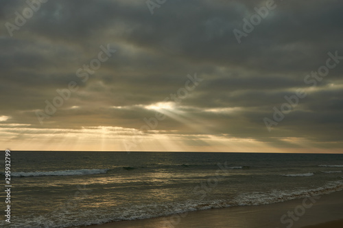 Puesta de sol en la playa de El Palmar, perteneciente a Vejer de la Frontera, en la provincia de Cádiz. Andalucía. España © JaviJfotografo