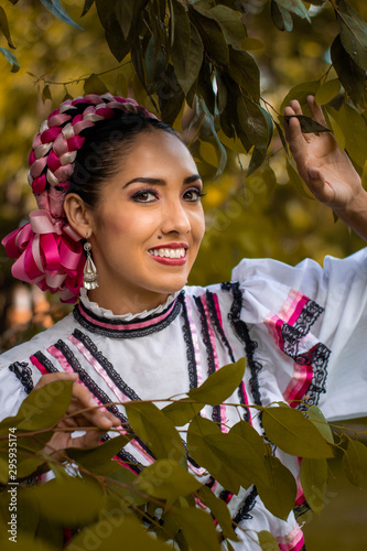 Retrato adelita mexico cultura traje típico photo