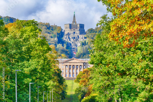Blick aus der Innenstadt auf einen Park in Kassel