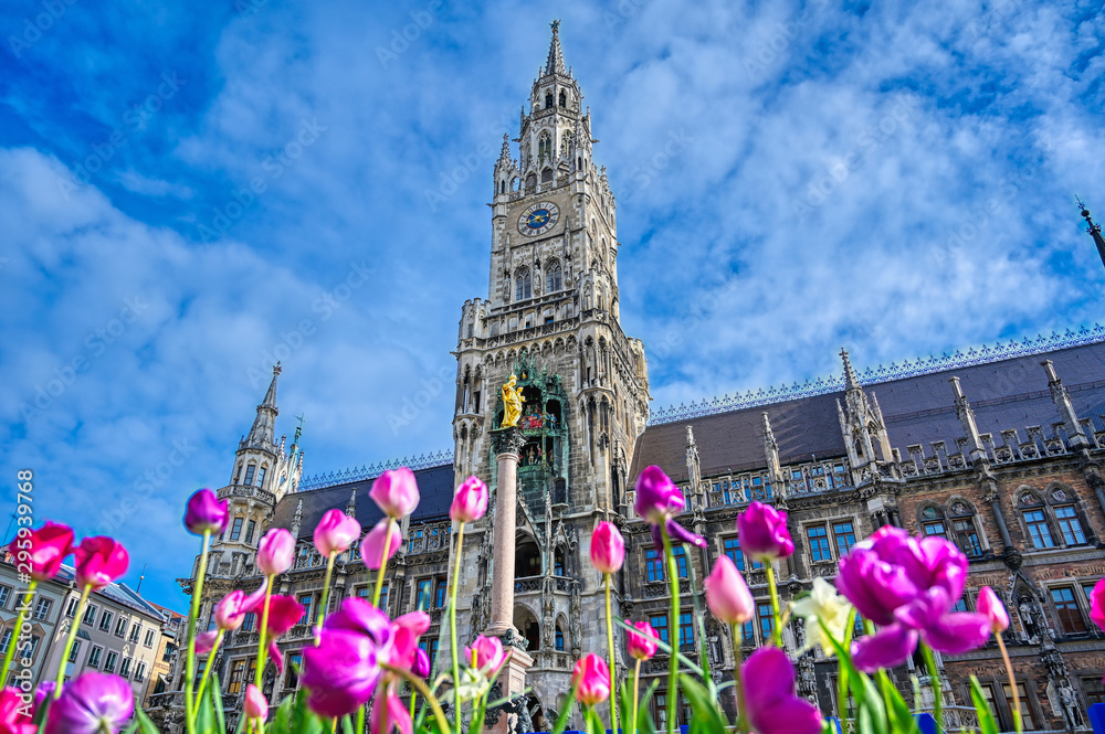 Fototapeta premium The New Town Hall located in the Marienplatz in Munich, Germany