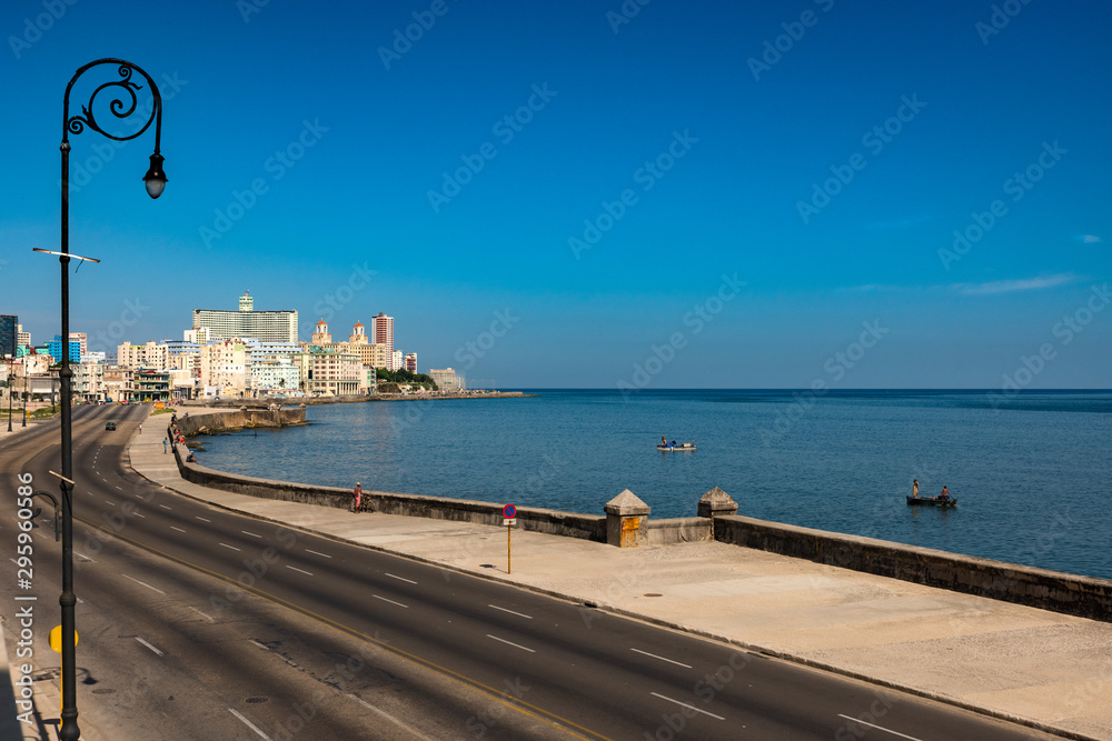 Obraz premium Habana, Cuba, el malecón y su vida diaria.