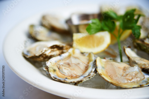 raw oysters with lemon