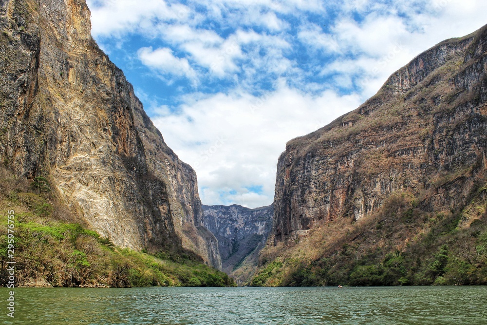 Cañon de Sumidero, Chiapas México Cañon de Sumidero, Chiapas México