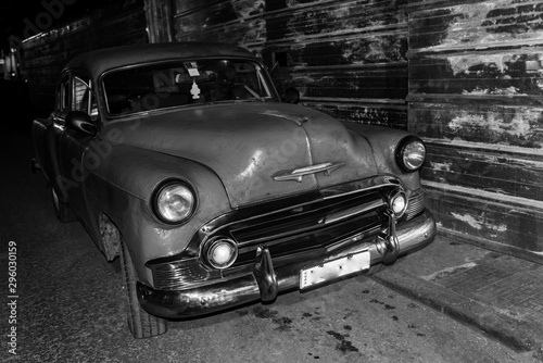 Oldtimer in Havanna bei Nacht © dietwalther