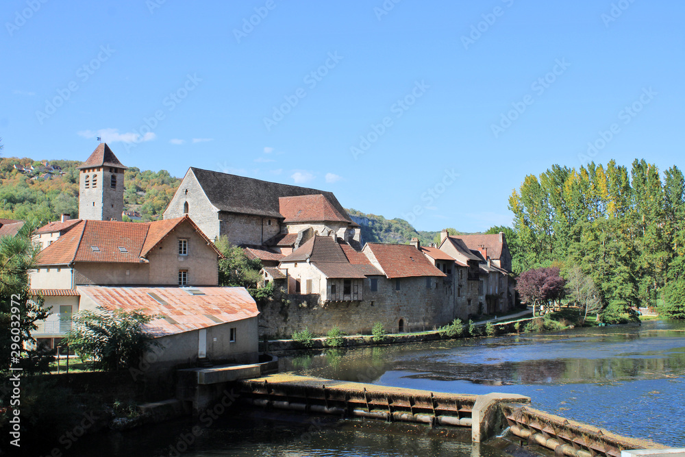Village de Marcilhac sur Célé dans le Lot Village de Marcilhac sur Célé dans le Lot