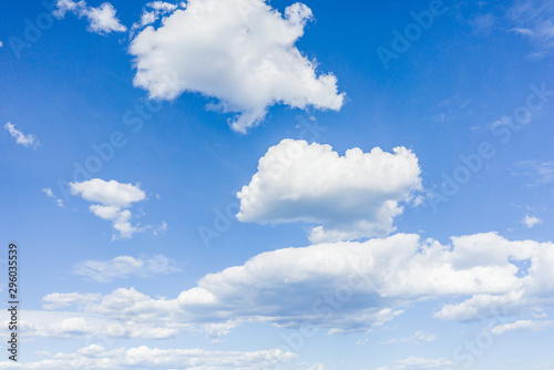 Fototapeta Naklejka Na Ścianę i Meble -  Blue sky on a sunny day with fluffy clouds
