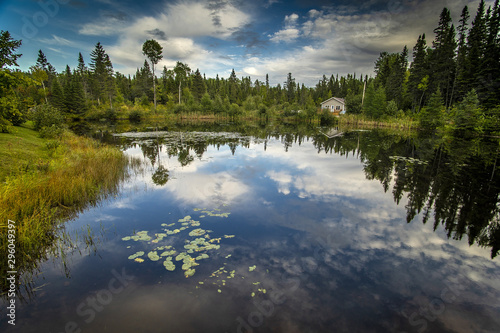 Fototapeta Naklejka Na Ścianę i Meble -  Reflet dans le lac