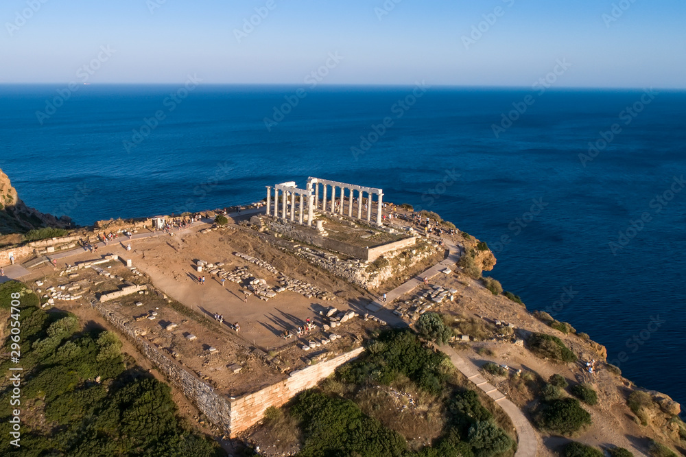 Obraz premium Aerial view over the ancient Temple of Poseidon at Cape Sounio, Attica, Greece