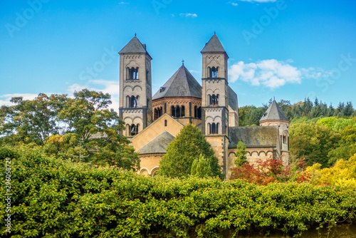 Choransicht der Abtei Maria Laach in der Eifel