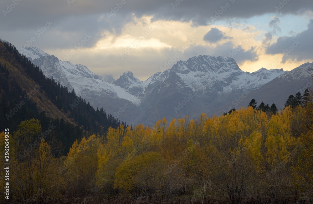 Obraz premium Dawn in autumn