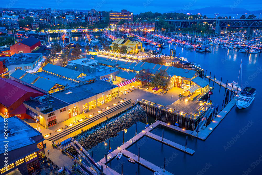 Fototapeta premium Grandville Island Public Market , View from Granville Street Bridge at night