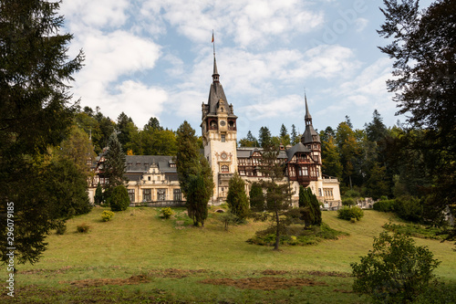 Paisaje con castillo en Rumanía