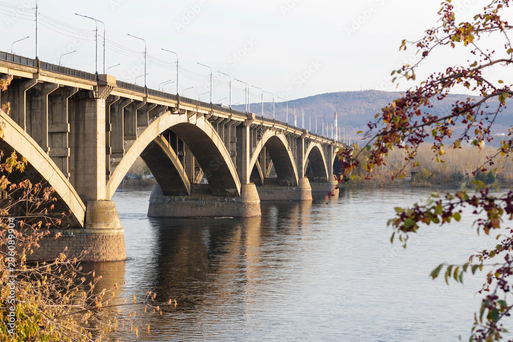 Obraz premium Beautiful big bridge over the river