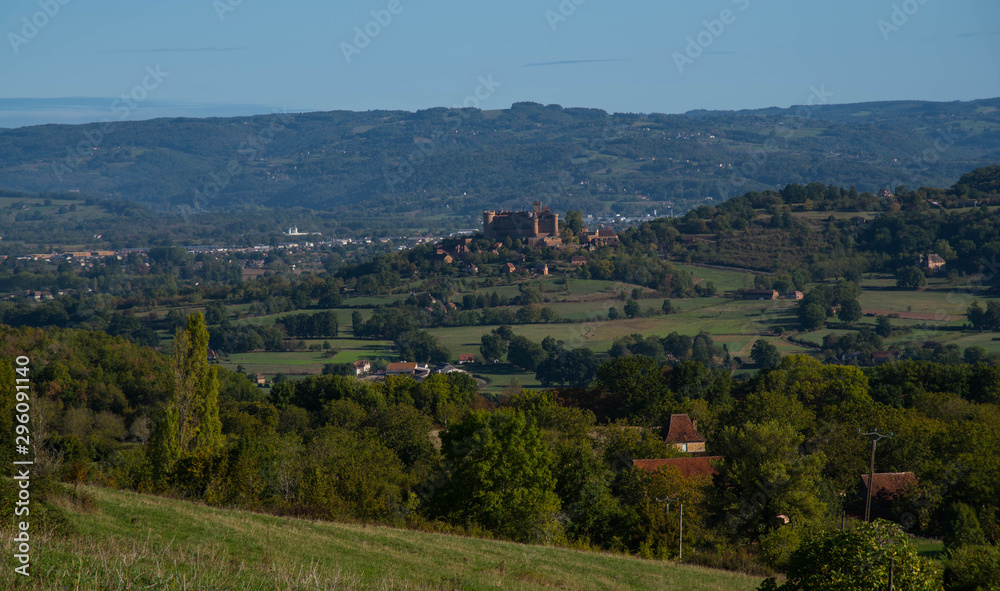 Das Tal der Dordogne nahe Castelnau-Bretenoux