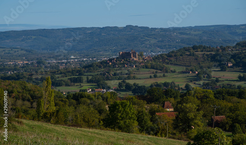 Das Tal der Dordogne nahe Castelnau-Bretenoux