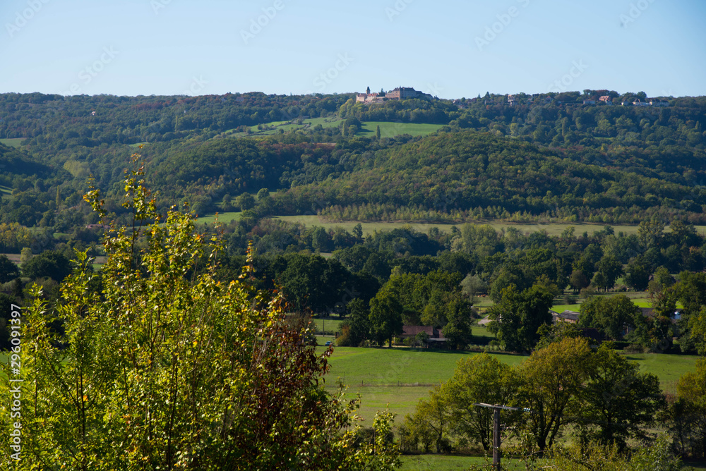 Idyllische Landschaft im Vallée de la Dordogne nahe Bretenoux