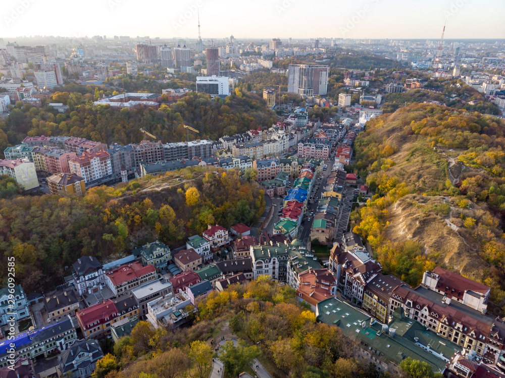 Obraz premium Aerial top view of Kyiv cityscape of Vozdvizhenka and Podol historical districts on sunset from above, city of Kiev, Ukraine