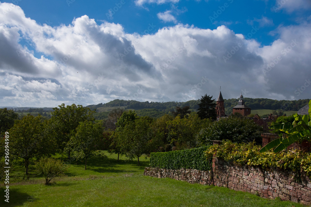 Landschaft im Corrèze bei Collonges la Rouge im Vallée de la Dordogne