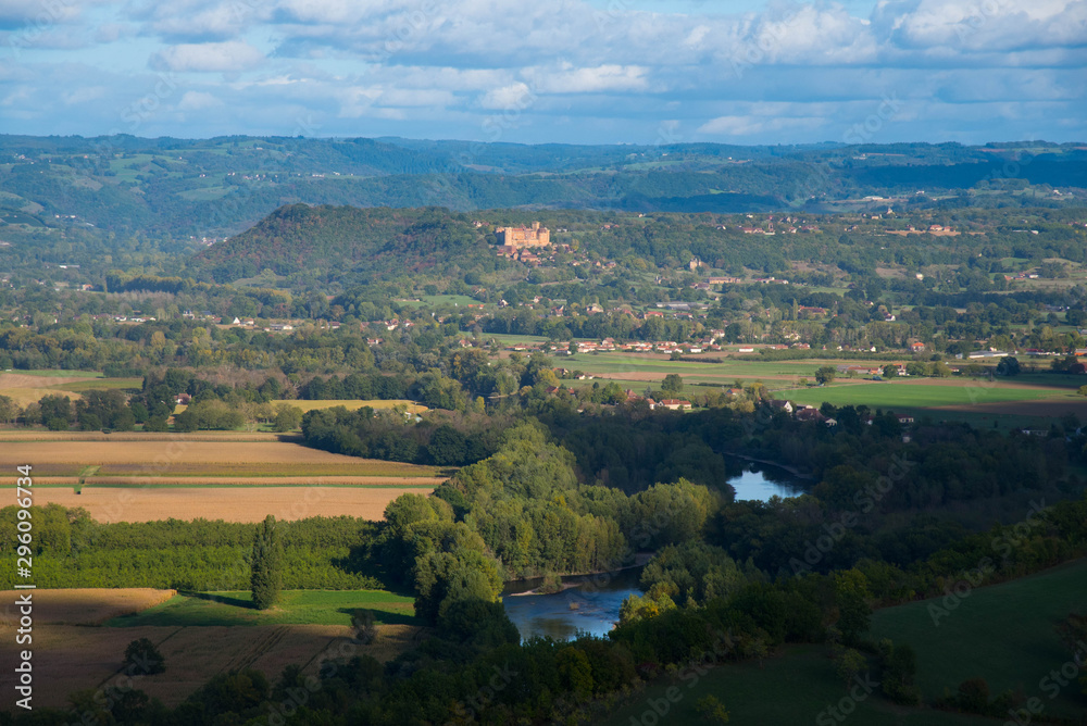 Das Tal der Dordogne nahe Castelnau-Bretenoux