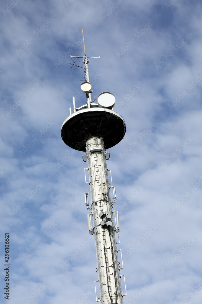 Sendemast für Mobilfunk und Rundfunk Sendemast für Mobilfunk und Rundfunk