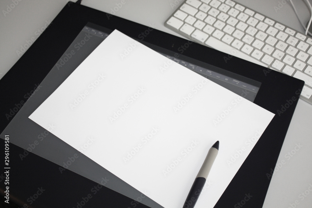Interactive Pen Displays & Tablet Styluses with Keyboard, supplies - Bilder Interactive Pen Displays & Tablet Styluses with Keyboard, supplies - Bilder