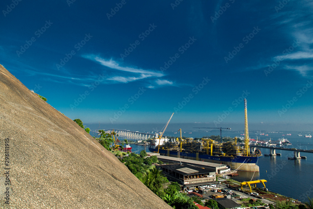 Vista de Niterói da ponte Rio-Niteroi Brasil