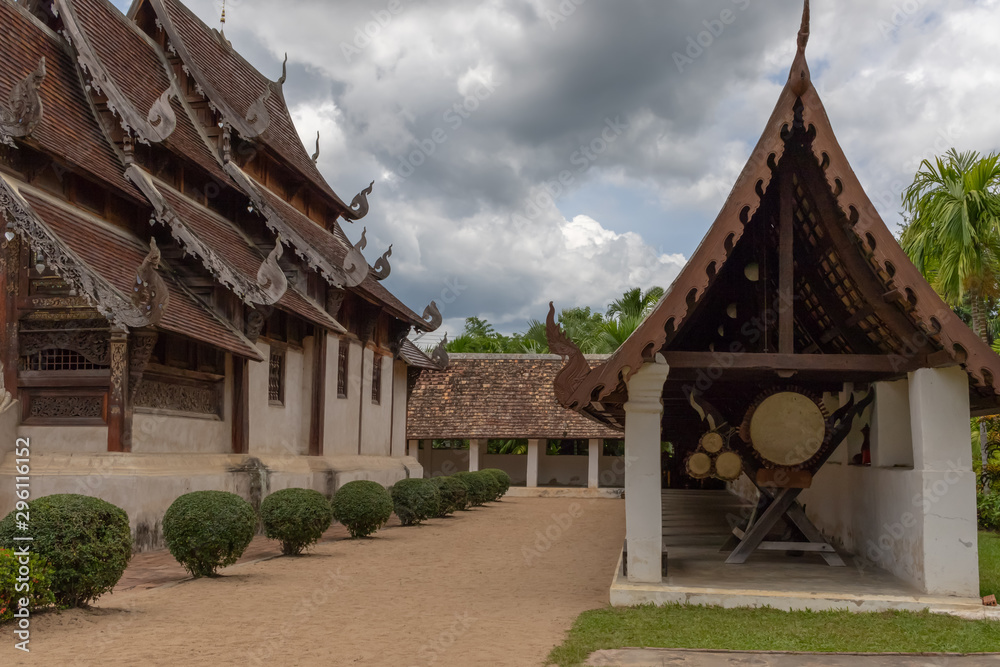 Obraz premium Ancient temples in northern Thailand used in religious ceremonies According to faith.